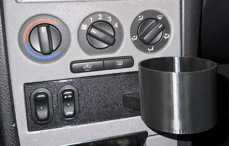 Opel Astra G Cabrio Getränkehalter – Modifiziert, mit höherem Halterungsbereich   