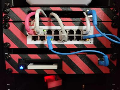 Striped UniFi Switch 16P Lite - 10" Rack mount   