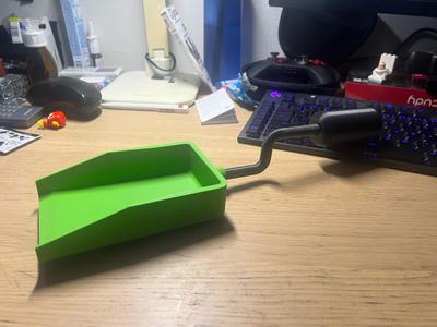 Simple garden shovel