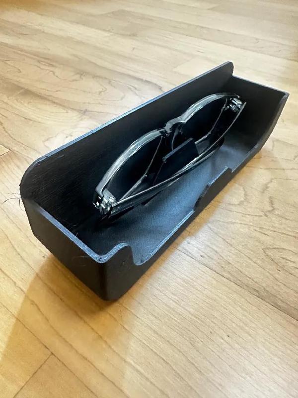 Spectacle Holder (Wall-Mounted)   