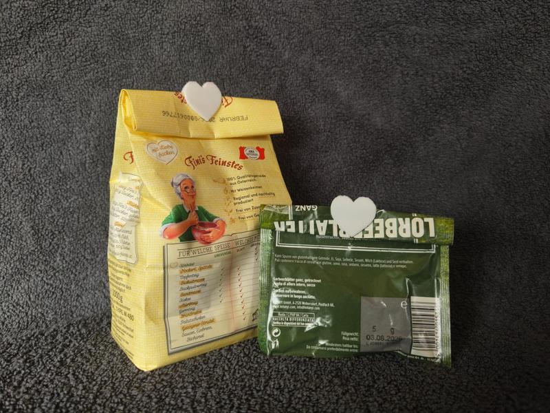 Heart-shaped clip for packaging