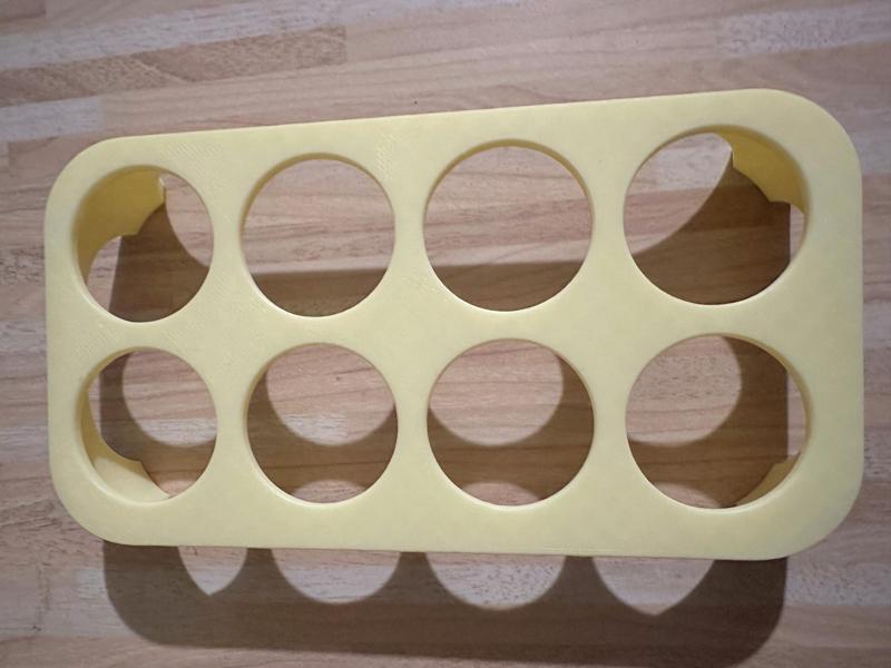 Refrigerator egg holder for small eggs