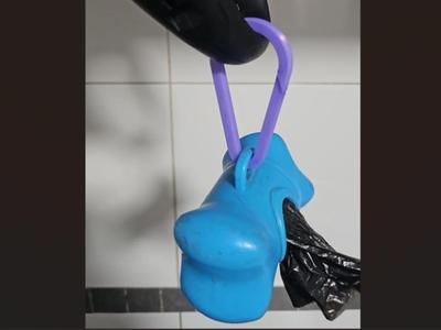 Mosqueton - Clip Dog container