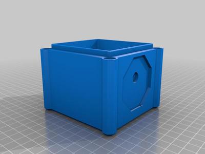 Basic deck box with customisable swappable badges