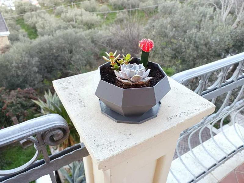 Diamond flower vase/pot