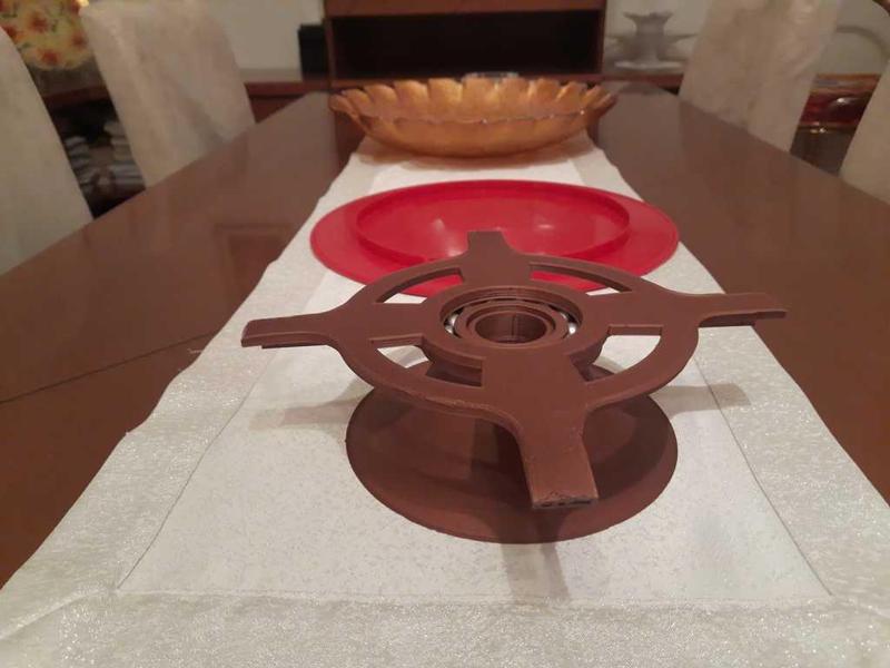 revolving cake stand