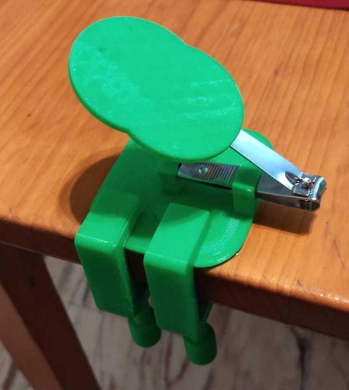 Adaptador cortauñas - Adaptation nail clipper