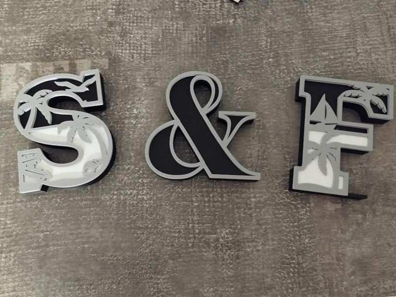 Buchstabe zum hinstellen mit StrandUrlaubsmotiven
