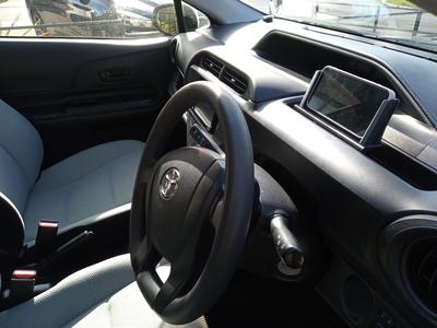 Toyota Aqua dedicated phone holder
