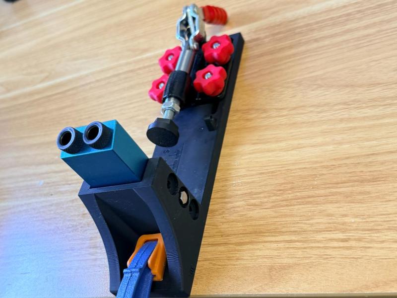 Pocket hole holder