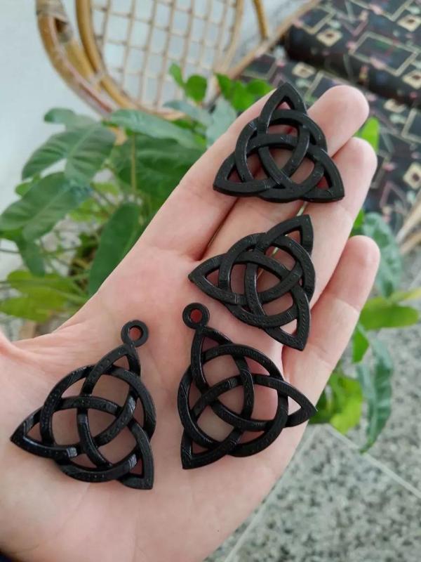 Triquetra keychain
