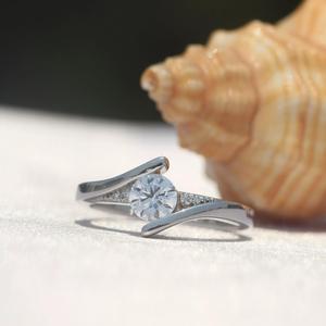 Round Cut Twisted Band Engagement Ring 3D Model