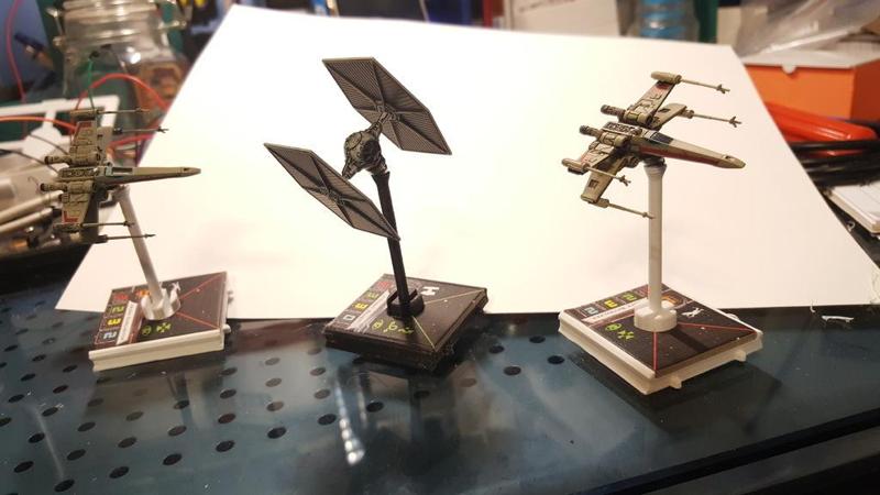 X-Wing stand for magnetic ball