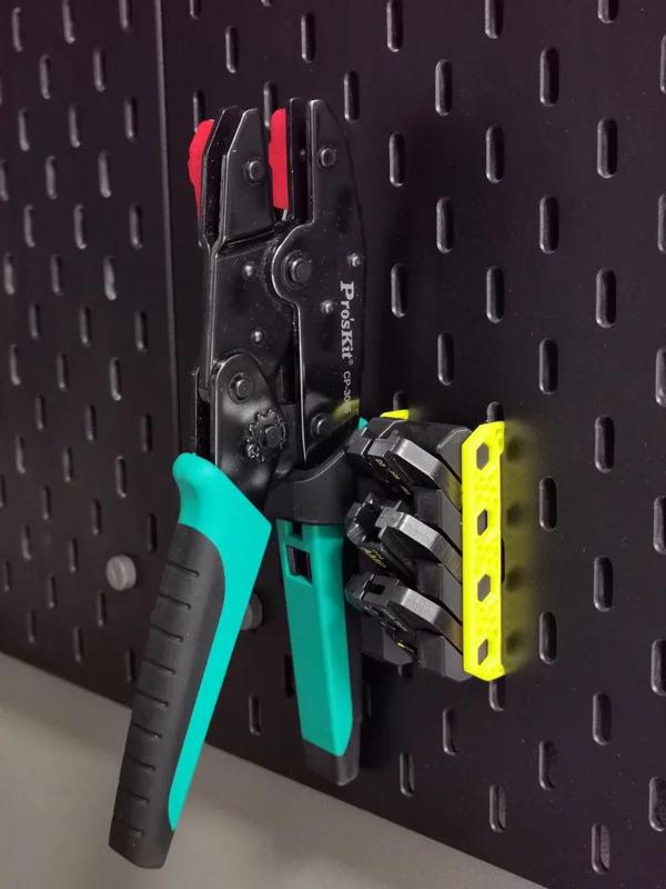 Crimping pliers hook and dies mount   