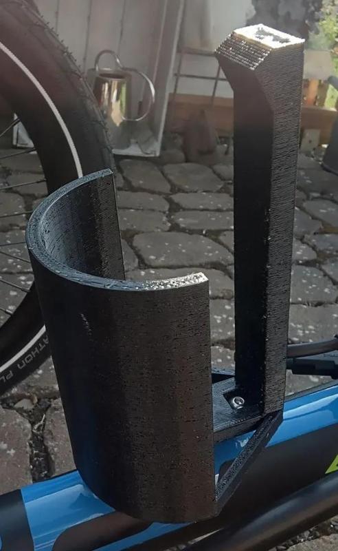 Vertical bottle holder for recumbent bicycles   