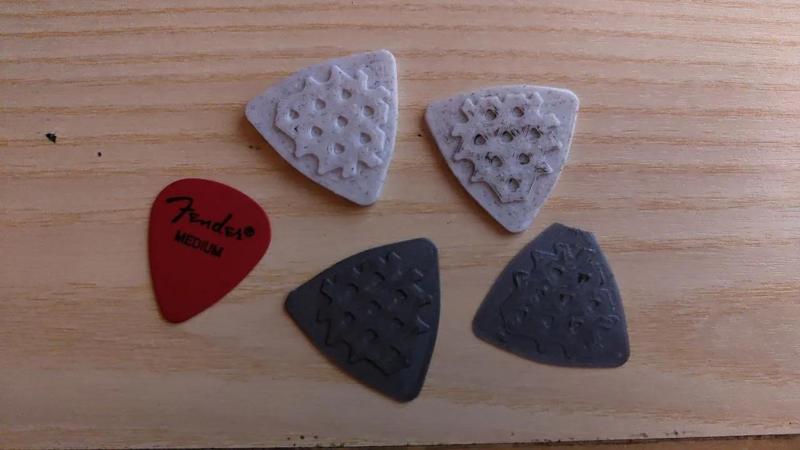 Triangle picks with grip - Guitar and Bass   