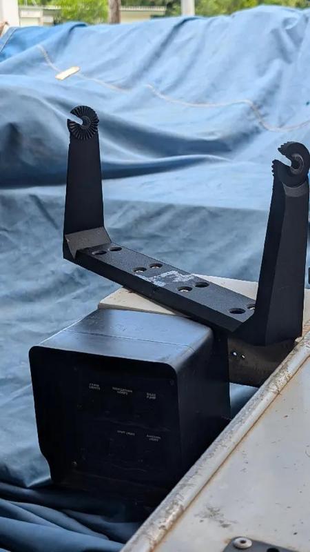 Lowrance HDS 12" mount   
