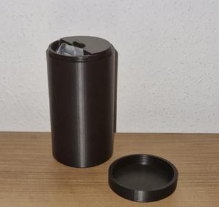 Screw lid container with divider
