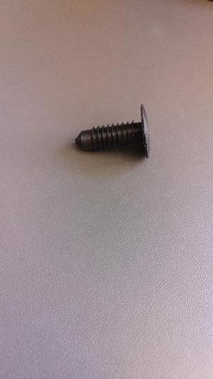 Fiat 126p Spinka tapicerki duża, kołek mocowania na wcisk   