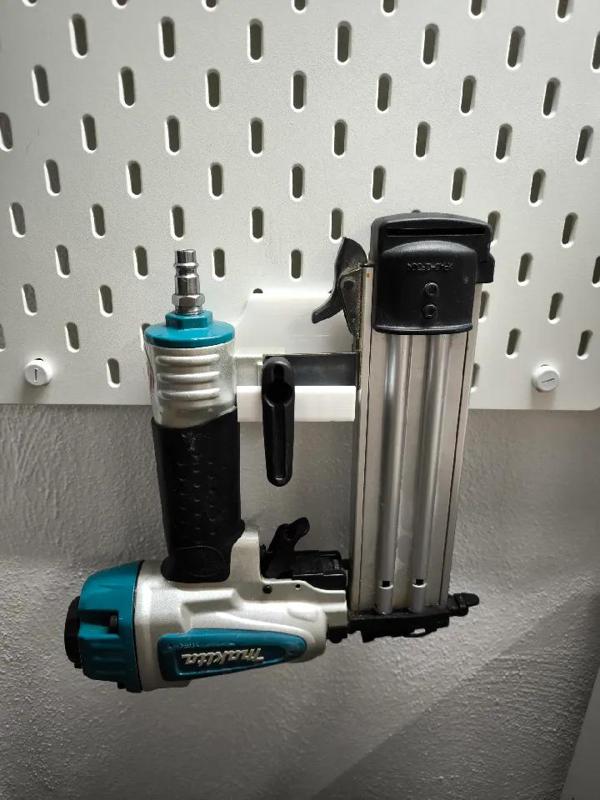 Skadis Makita nailer support   