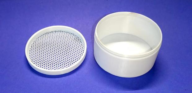 Dose mit Klickverschluss   