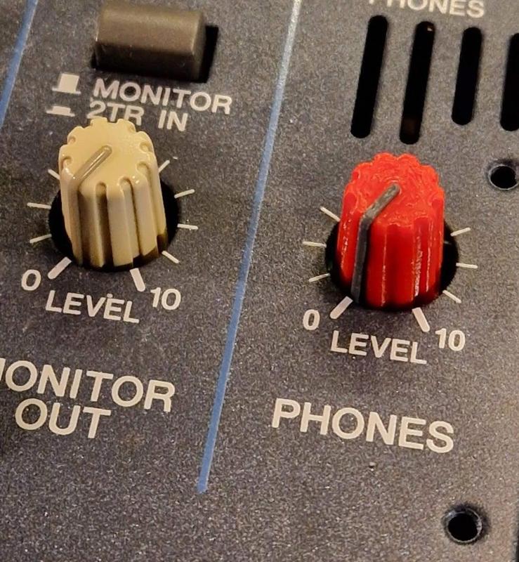 YAMAHA 01V96 Monitor/Headphones Level knob for 6mm stem