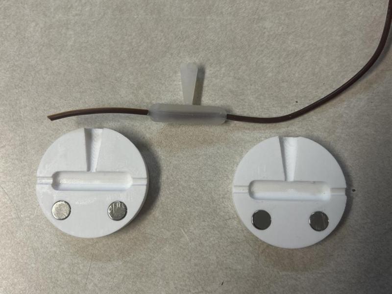 Trailer wire splice sealing mold for hotmelt gun