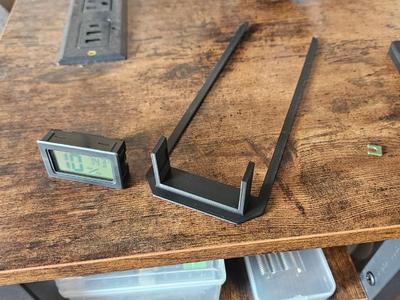 Simple Hygrometer stand for Cereal containers.