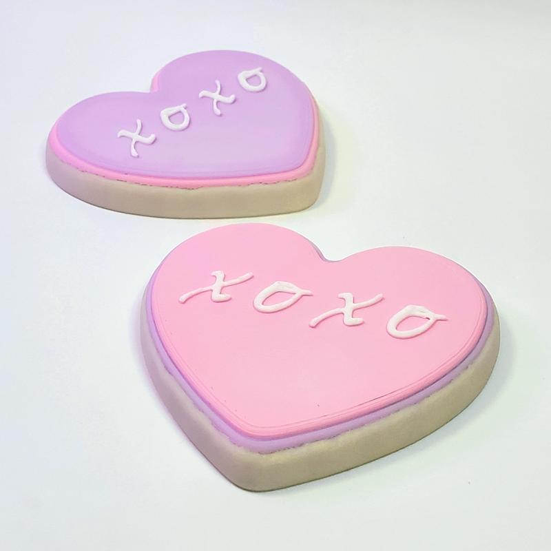 'XOXO' Heart-Shaped Shortbread Cookie with Royal Icing for Valentine's Day :: Delicious Desserts!