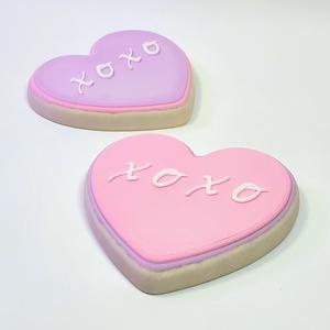 'XOXO' Heart-Shaped Shortbread Cookie with Royal Icing for Valentine's Day :: Delicious Desserts!