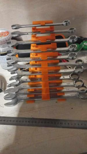 flat wrench holder / Support à clef plate