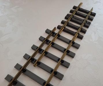 Schwelle Spur 2 und 2m Dreischienengleis  64mm und 45mm / Sleeper dual gauge track 64mm and 45mm