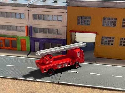 Fire engine 1 - ladder (z-scale)