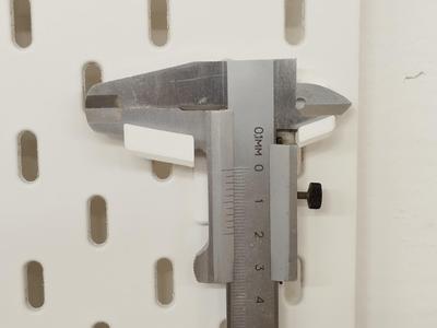 Skadis caliper holder