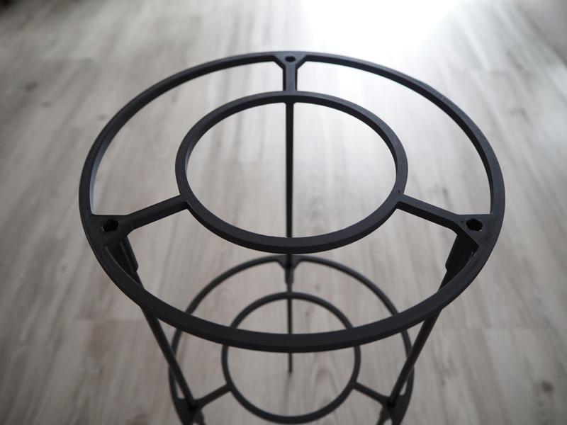 Stable plant support for tomatoes or herbs