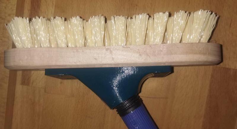 Straight joint for floor brush and handle