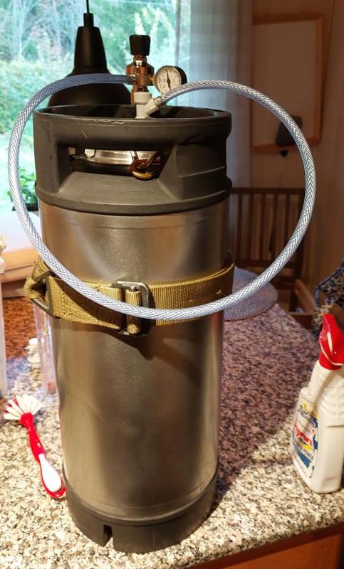 Sodastream CO2 bottle saddle for Korny Beer Kegs