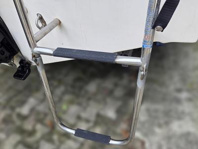 Non-Slip Replacement Step for Boat Ladders