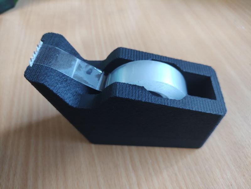 Simple tape dispenser