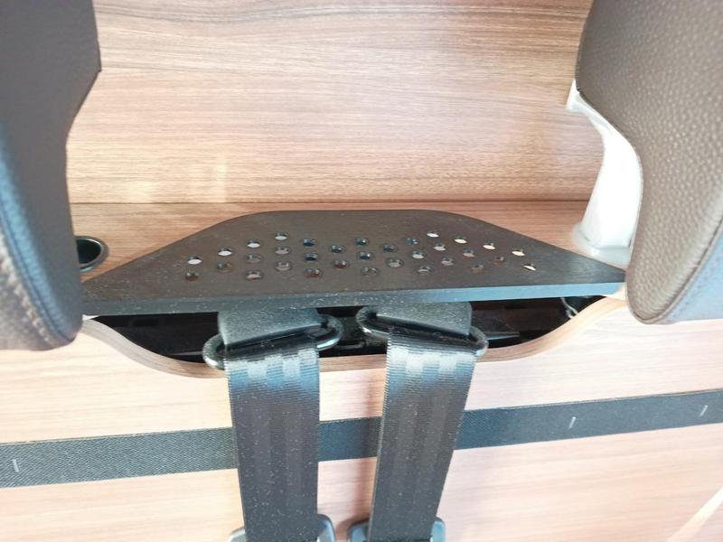 Cover for the hole between the headrests