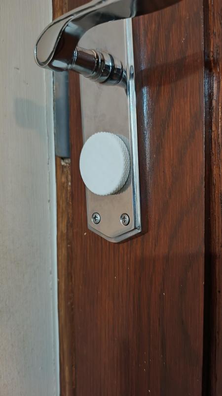 Keyhole cover