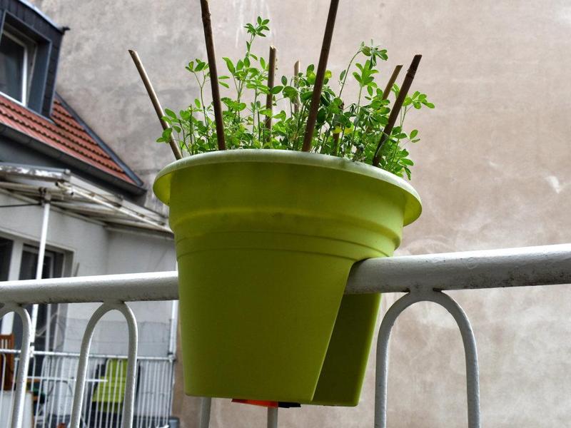 Flower pot holder for balcony railings