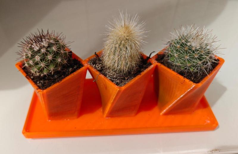 Triple pots for mini plants.