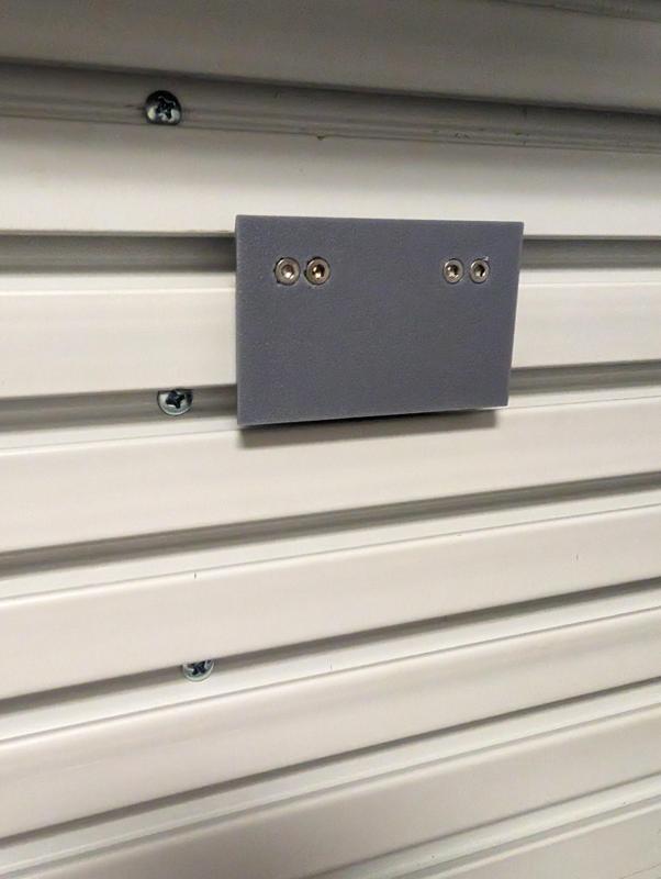 Rubbermaid Fasttrack compatible clip/hook