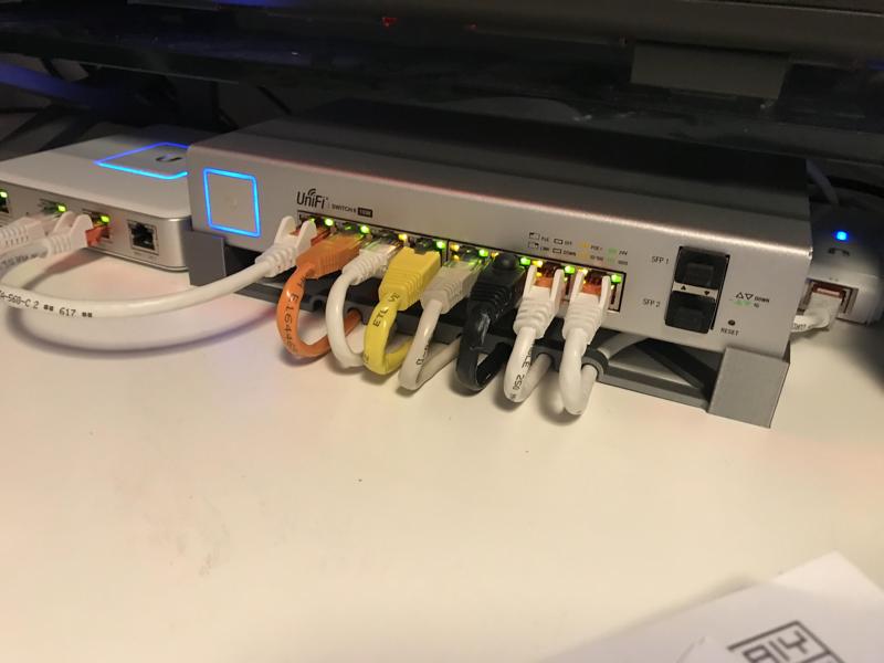 Ubiquiti UniFi Switch 8 POE-150W Stand