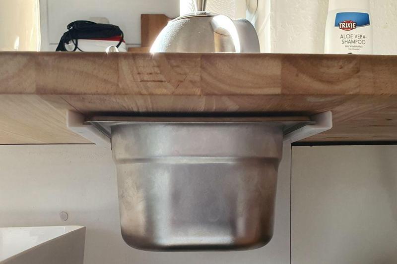 Trester bucket holder