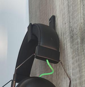 Minimalistic headset holder