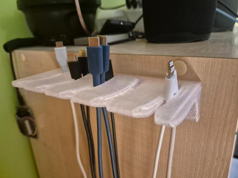 Cable organizer
