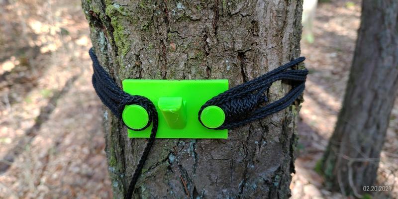 háček na strom ( hook on tree)