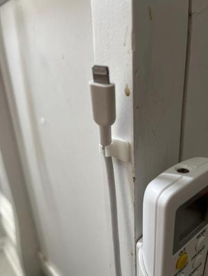 Small cable clip